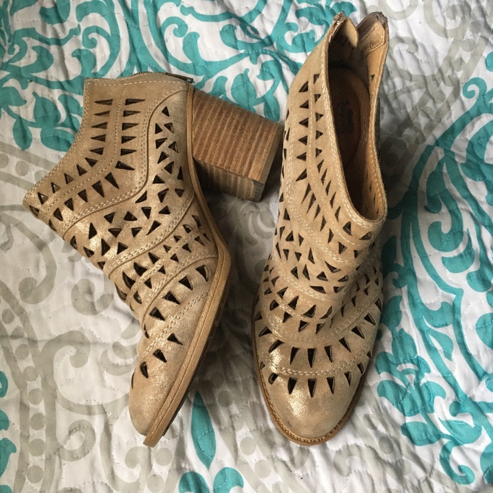 Cute Cutout Geometric Sofft Booties